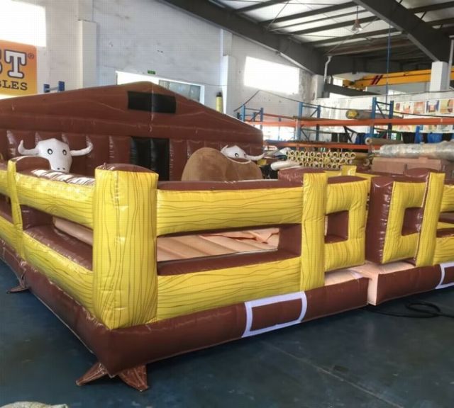 Acquistare un toro meccanico per gonfiabili